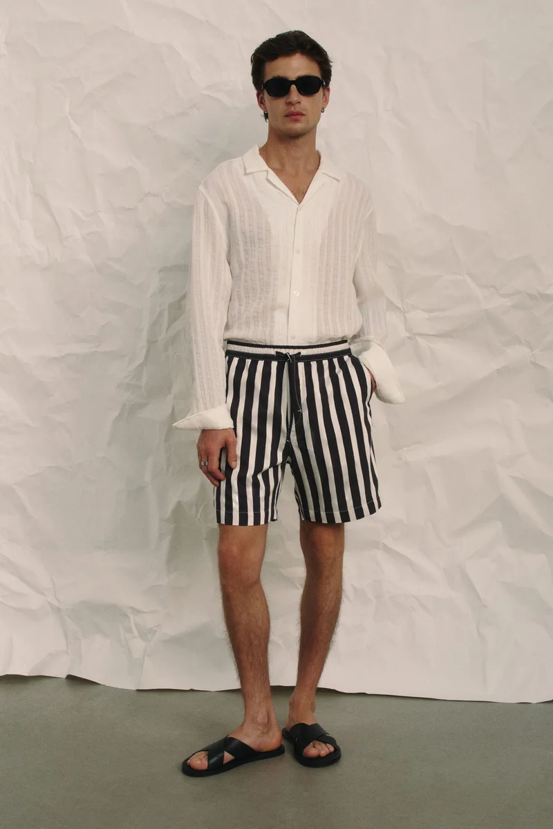 اتش اند ام شورت بقصّة عادية