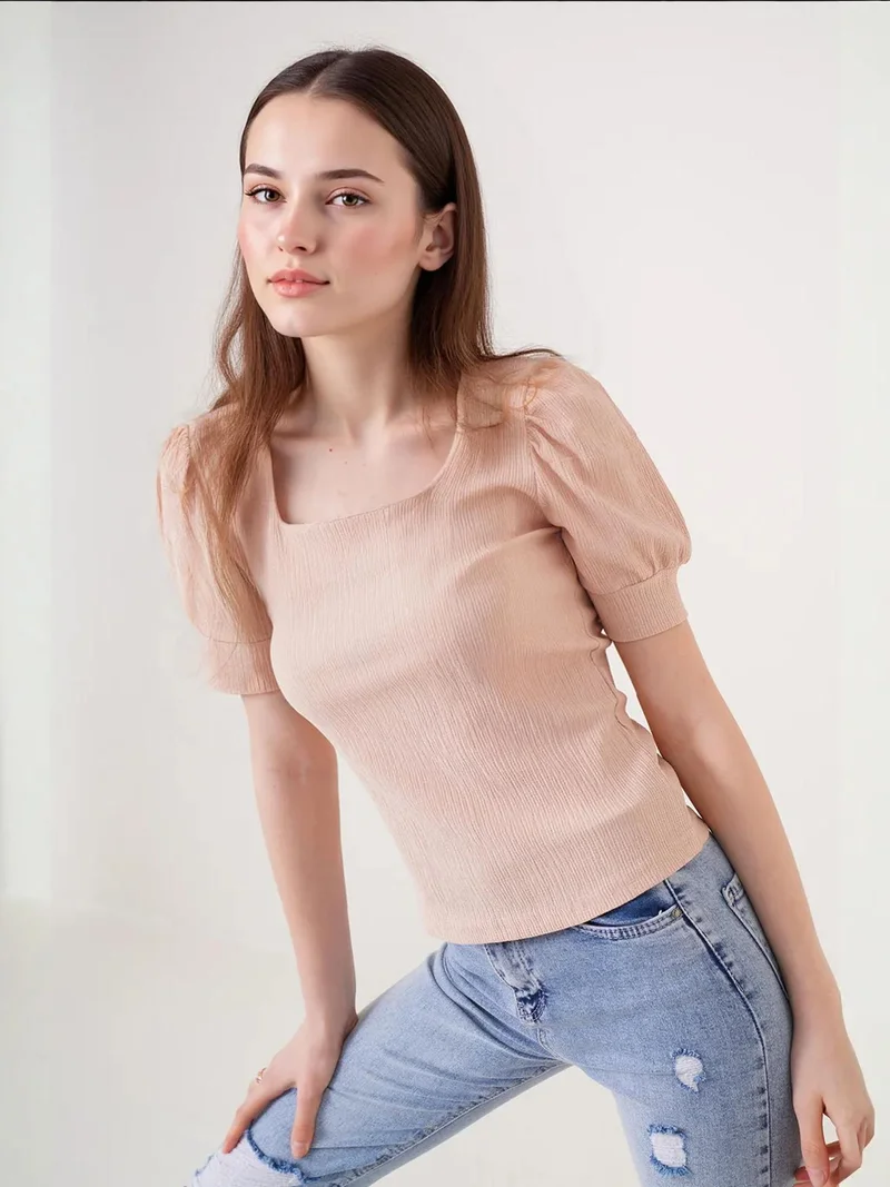 بيغ دارت بلوزة بياقة مربعة بقصة ضيقة من