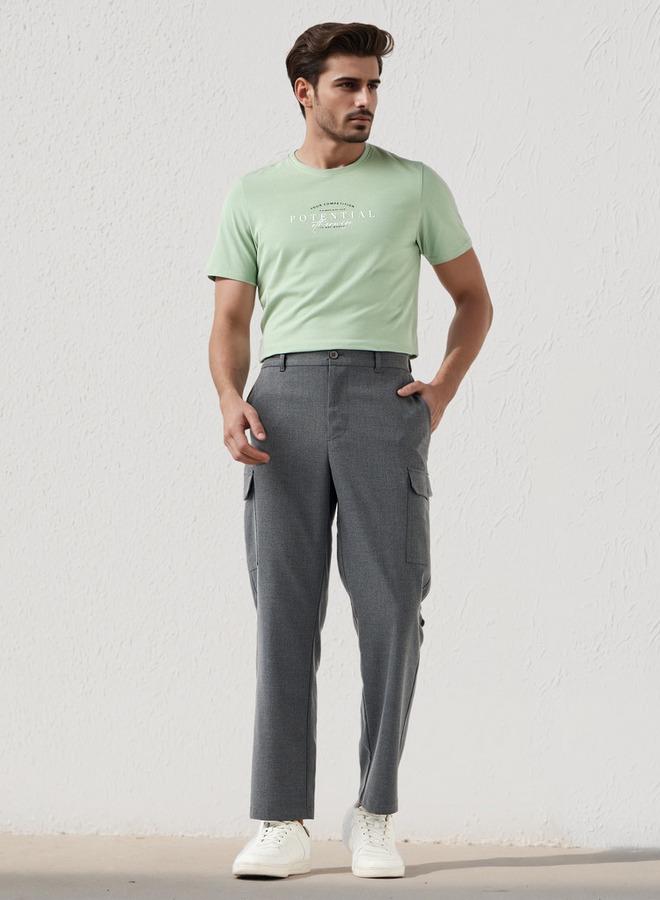 ايكونيك تيشيرت رجالي عصري بقصة ضيقة وياقة دائرية وأكمام قصيرة وطبعة - Image 2