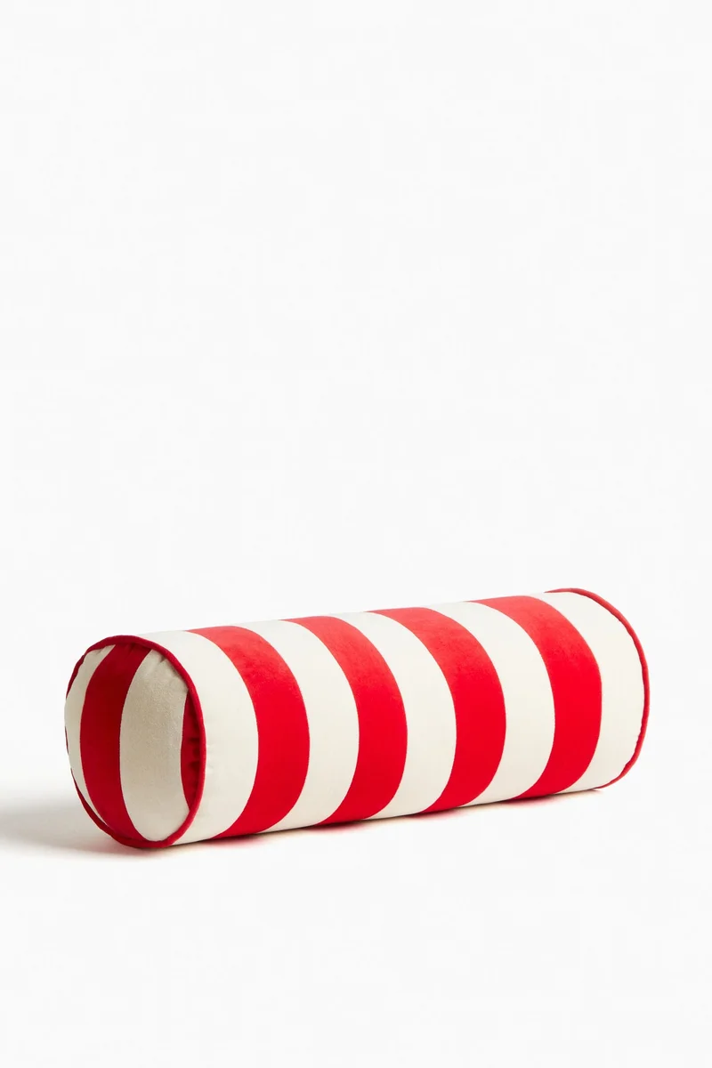 اتش اند ام وسادة اسطوانية بتصميم حلوى