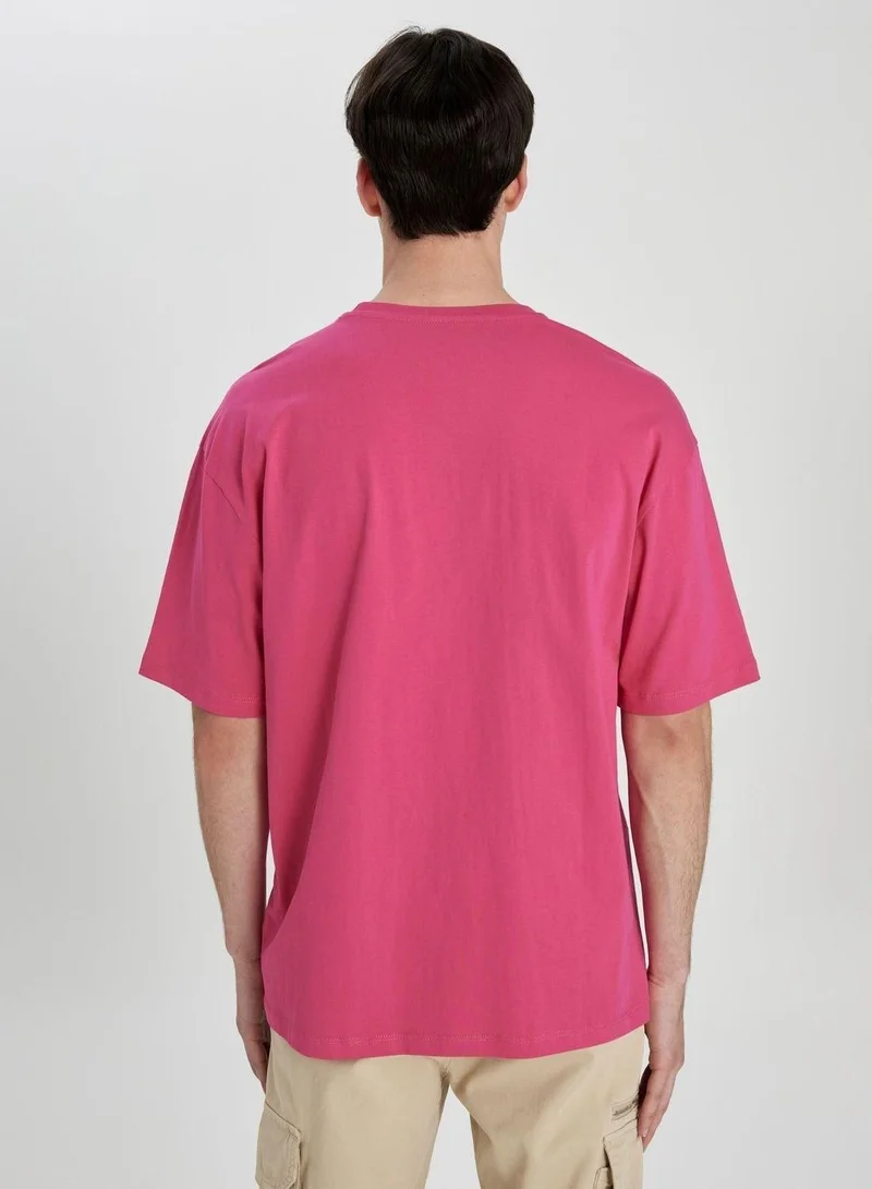 ديفاكتو تيشيرت مريح بطبعة وياقة دائرية