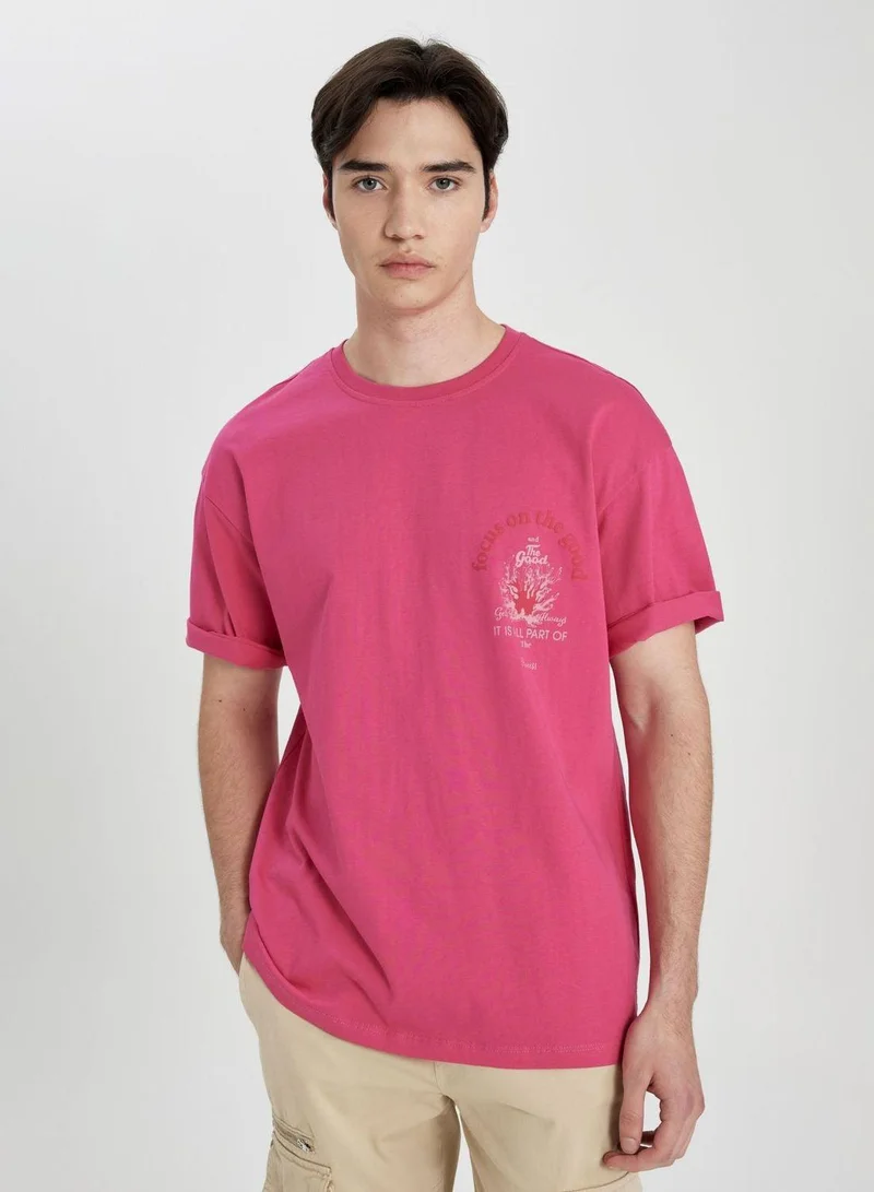 ديفاكتو تيشيرت مريح بطبعة وياقة دائرية