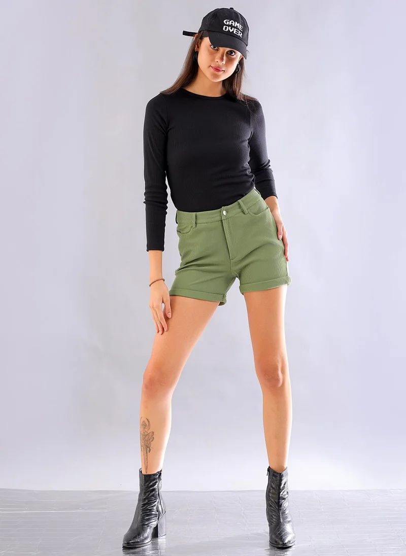 مرفوعة Women Skinny Fit Casual Solid Corduroy Shorts