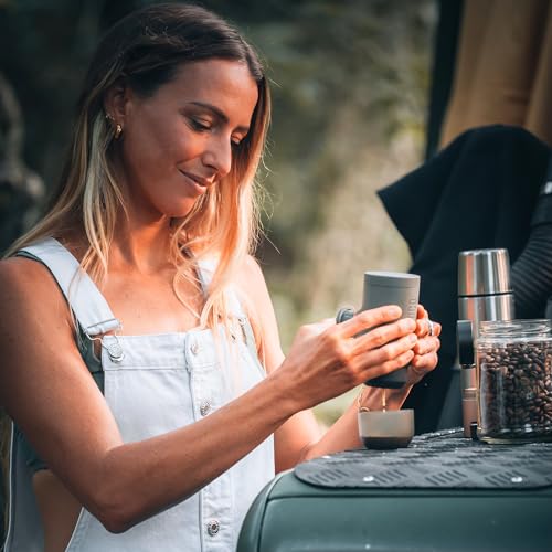 WACACO آلة إسبريسو WACACO Minipresso GR2 متوافقة مع القهوة المطحونة، صانعة قهوة محمولة 18 بار تعمل يدويًا، صانعة إسبريسو أثناء التنقل، صغيرة جدًا للسفر والتخييم والصيد والتسلق وركوب الدراجات. - Image 4