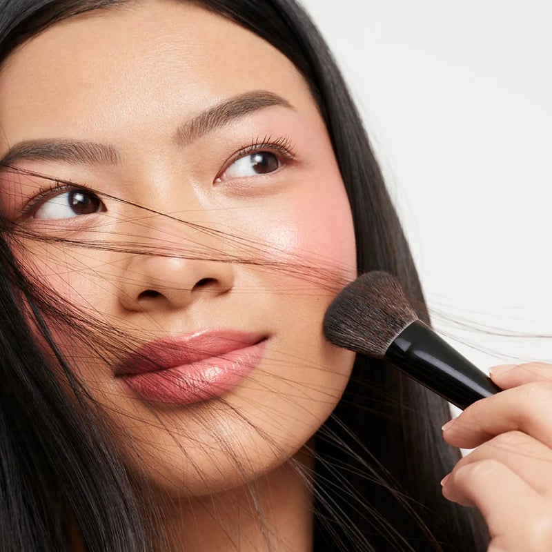 Saie The Double Brush - Dual Ended Makeup Brush For Powder and Cream Formulas - 2 Ultra-Soft Makeup Brushes in 1 for Precise + All-Over Application - Conceal, Highlight, and Sculpt - Vegan (1 Count) - Image 4