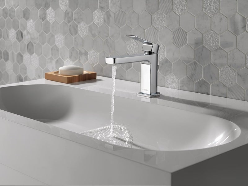 Peerless P1519LFM Xander Single Handle Bathroom with Metal Popup Drain Chrome - Image 2