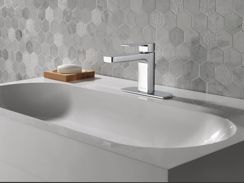 Peerless P1519LFM Xander Single Handle Bathroom with Metal Popup Drain Chrome - Image 4