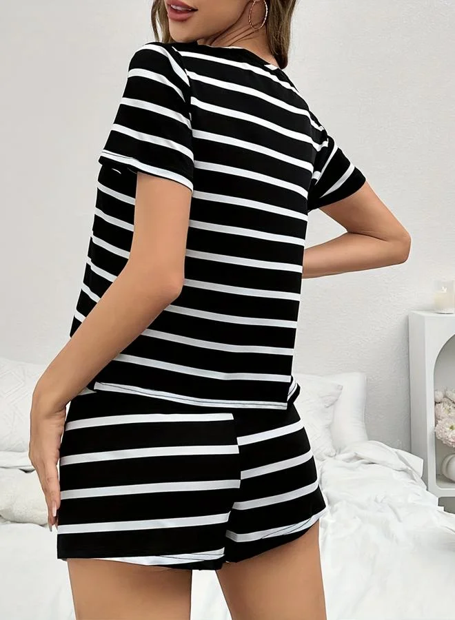 تايك تو مجموعة من تيشيرت ياقة دائرية مخطط وشورت