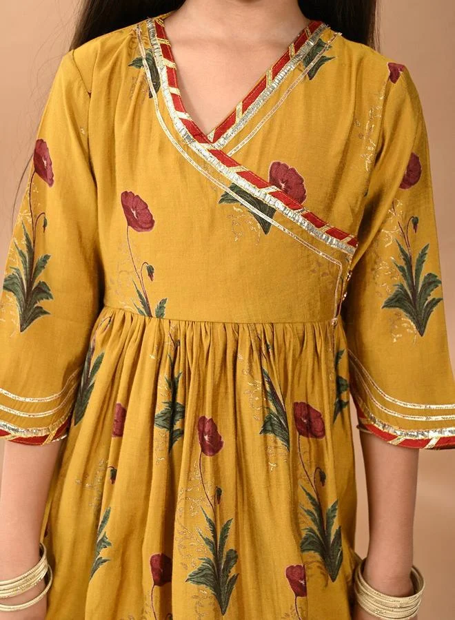 ليل بيكس طقم كورتا أصفر بقصة مستقيمة من القطن بتصميم ذاتي ورقبة دائرية - مثالي للمناسبات!