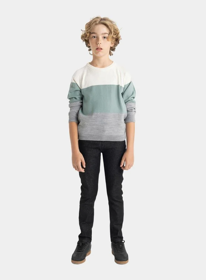 ديفاكتو Color Block Regular Fit Crew Neck Knit Sweater by Styli