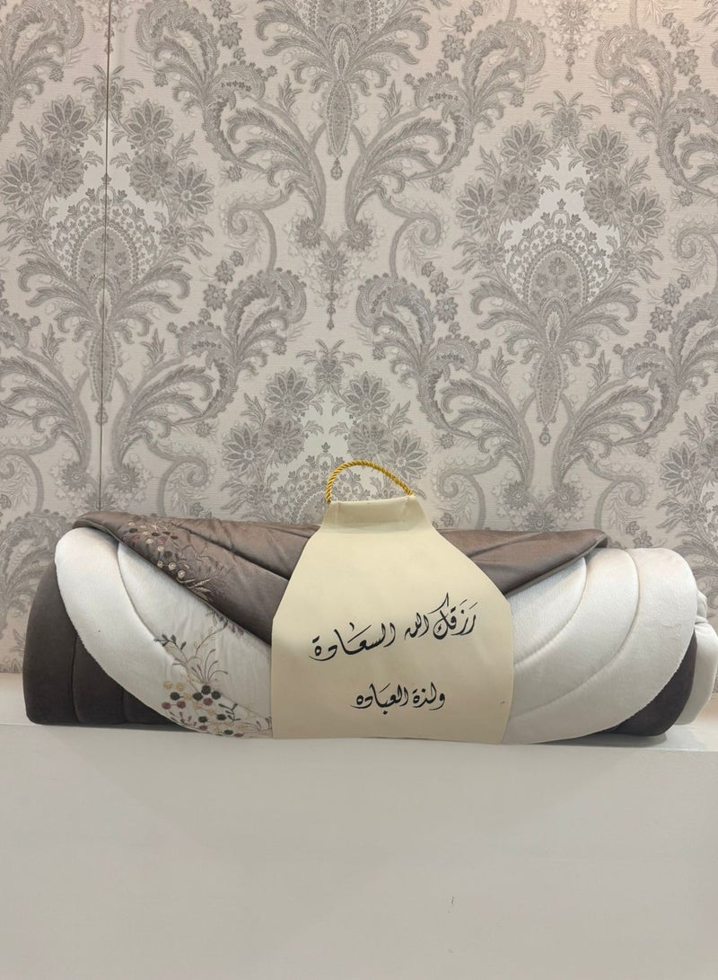 2-piece embroidered prayer rug in different colors - Image 1
