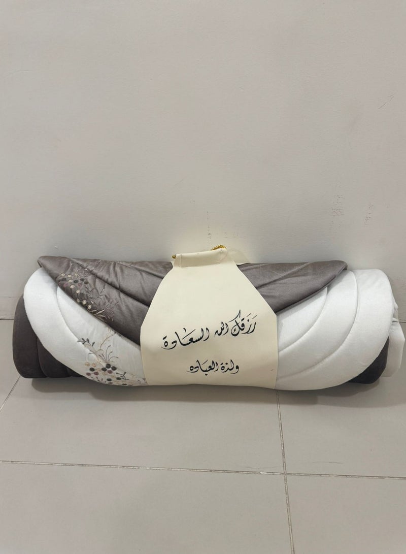 2-piece embroidered prayer rug in different colors - Image 3