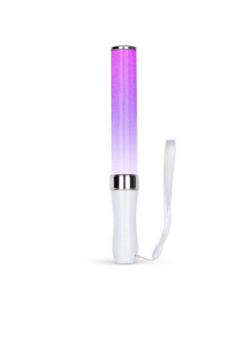 AROAQ عصا ضوئية، 15 لون متغير عصا LED مضيئة، عصا ضوء LED محمولة قابلة لإعادة الاستخدام بنمط مزدوج، ضوء وامض متين لحفلات الغناء والأعراس وزينة التخييم الفلورية - Image 1