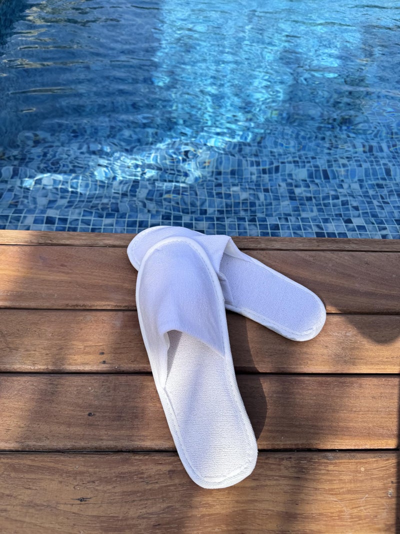 Slippers (5 pairs) White Fabric - One Size - Disposable (Hotel, Spa, Gym, Home for Guests) Unisex - Image 2