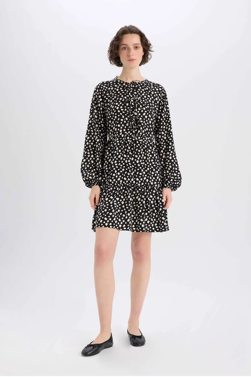 ديفاكتو Crew Neck Polka Dot Mini Dress