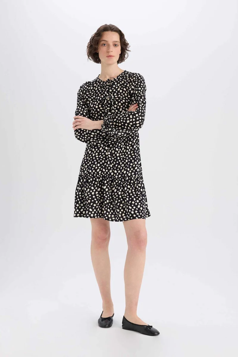 ديفاكتو Crew Neck Polka Dot Mini Dress