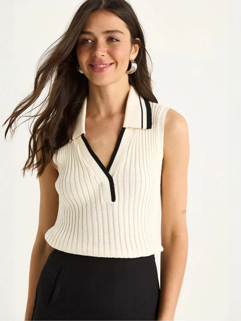 LUCCI Slim Fit V-Neck Buttoned Blouse