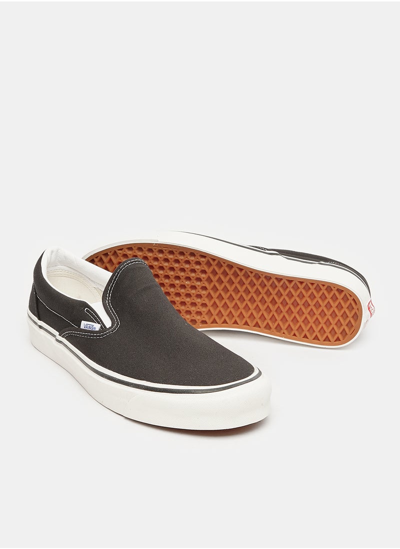 UA CLASSIC SLIP-ON 9 - pzsku/Z223C7F4D7719829C62DBZ/45/_/1729605855/07f65395-42ab-48cd-9134-de1ab7fdc40c