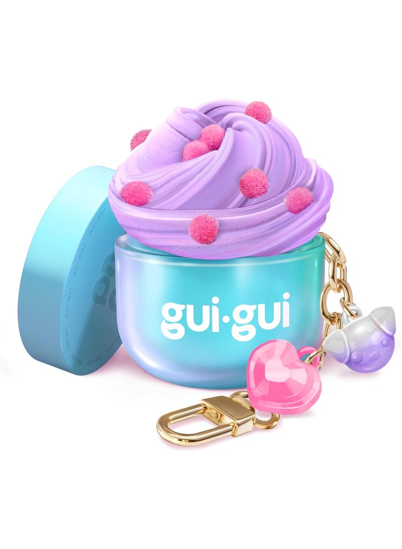 عبوة "غوي غوي سلايم" (Gui Gui Slime) الفردية الصغيرة - تجربة سلايم مثالية بحجم الجيب؛ للابتكار والتزيين واللعب. تتميز بقوام سلايم ناعم وقابل للمط، وتتضمن تشكيلة من الإضافات اللامعة وقطع الزينة الصغيرة. مناسبة للأعمار من 6 سنوات فما فوق - Image 1
