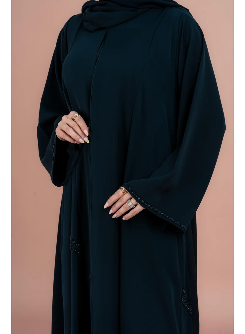 اكسا عباية كلاسيكية مع تطريز يدوي رائع