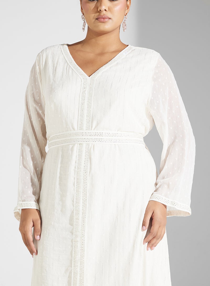 Khizana Plus size dress with shimmer detail - Image 3