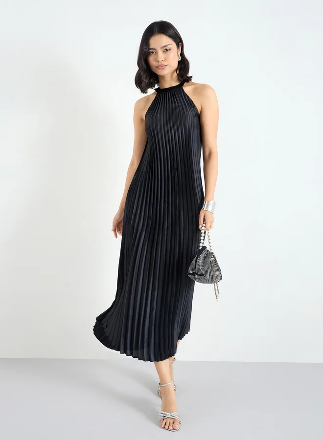 Styli Styli Pleated Halter Neck Shift Maxi Dress