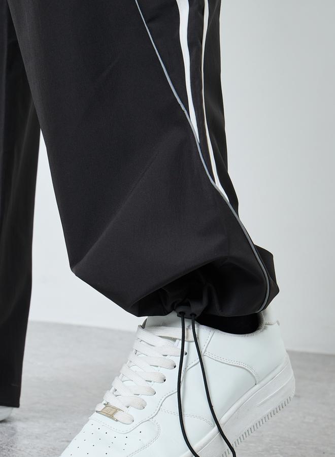 ستايلي بنطال جوغر بتفاصيل خياطة وخطوط جانبية - Image 3