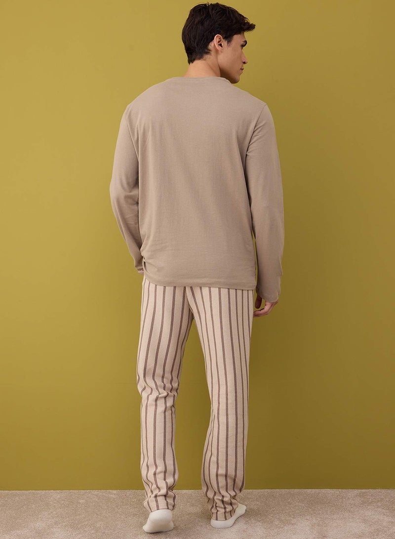 trendyol Beige Regular Fit Striped Textured Knitted Pajamas Set Tmnaw26Pt00006 - Image 4