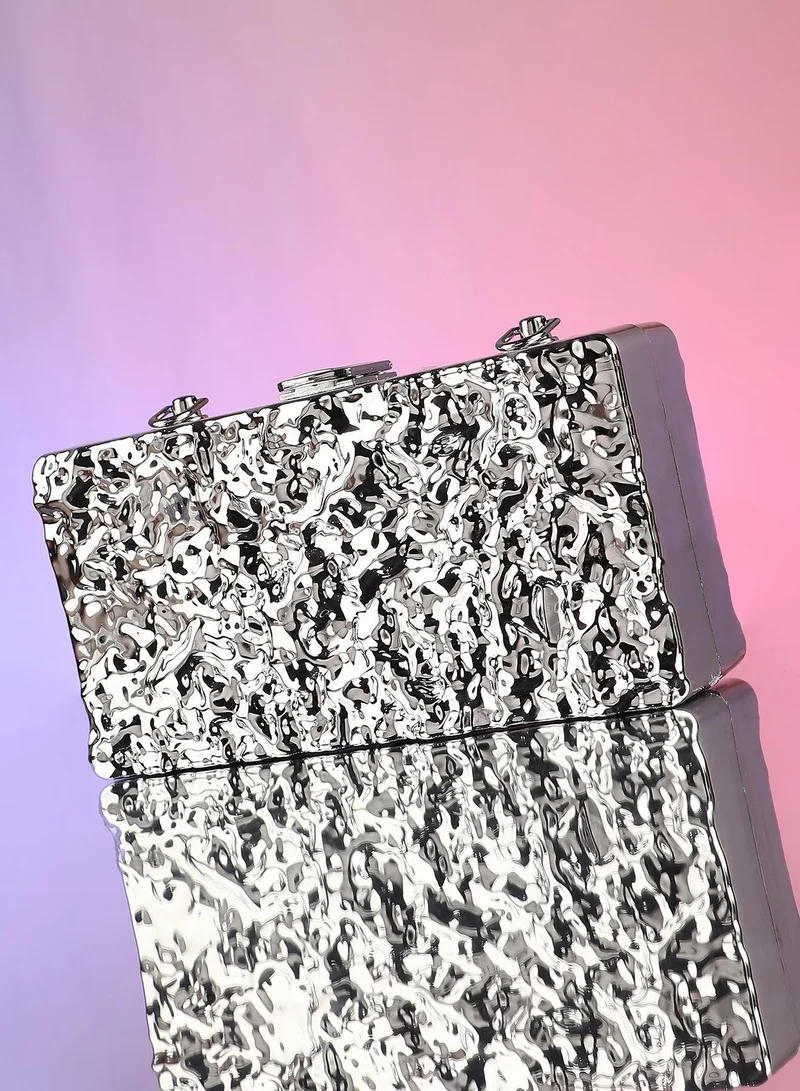 صوص هاوت حقيبة كلاتش ذا دينتيد تشين فضي معدني نسائي