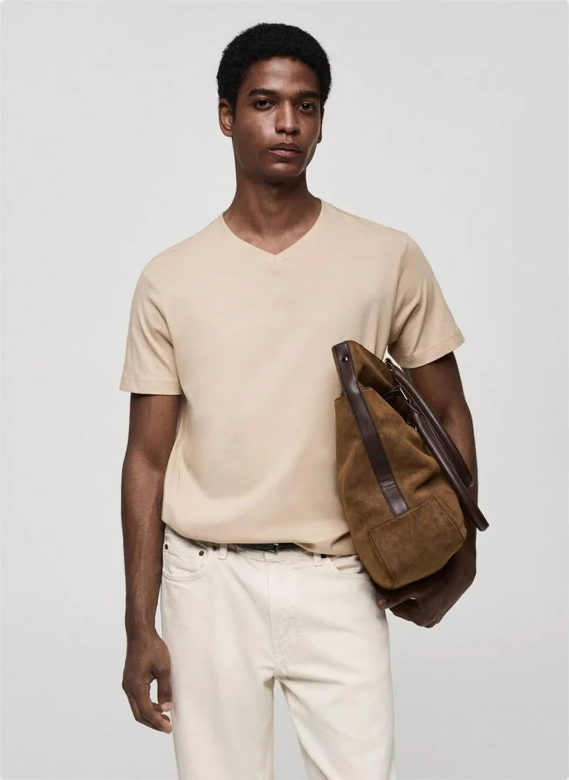 مانجو مان تي شيرت كاجوال بقصة ضيقة وياقة على شكل حرف