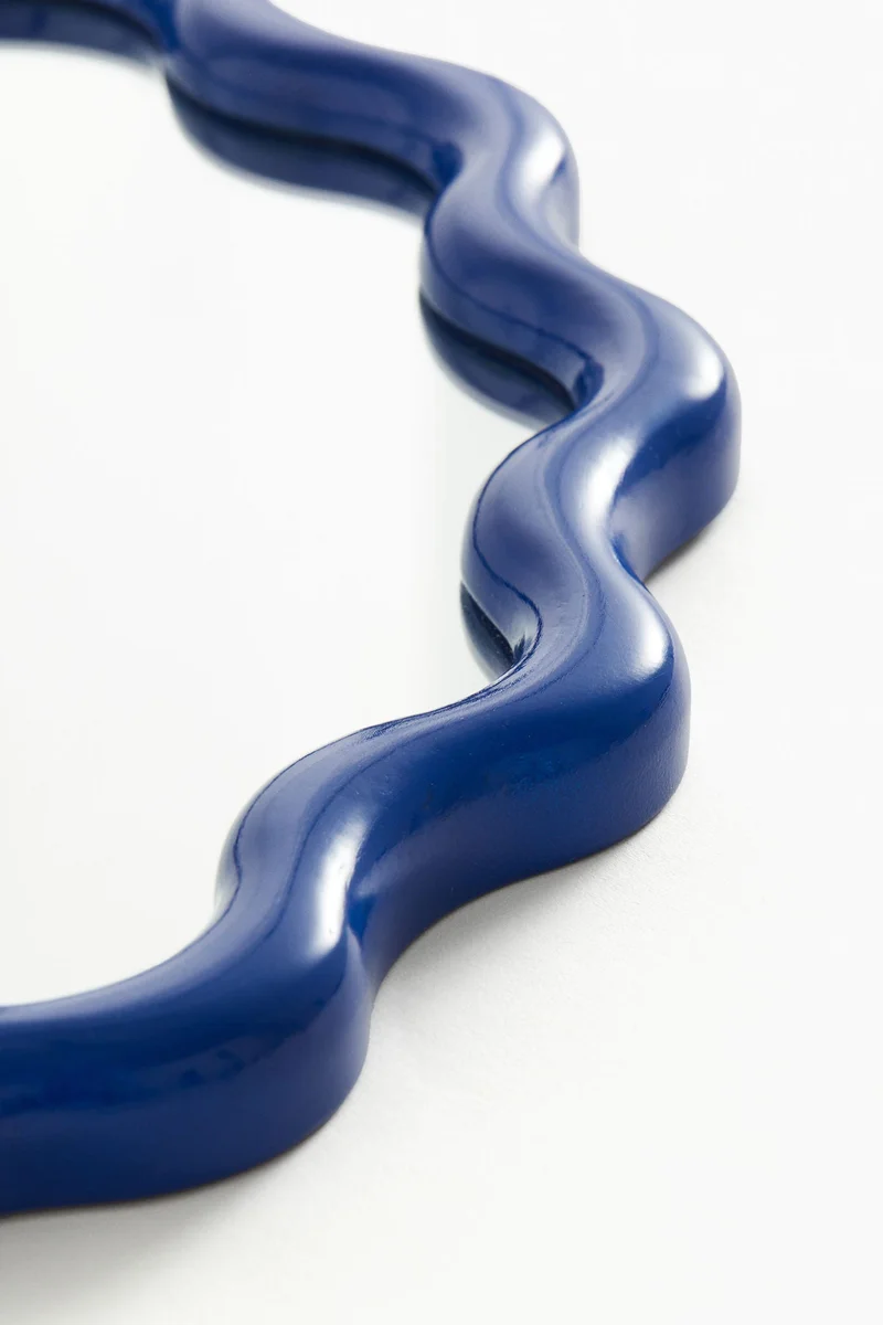 اتش اند ام مرآة بتصميم متموج