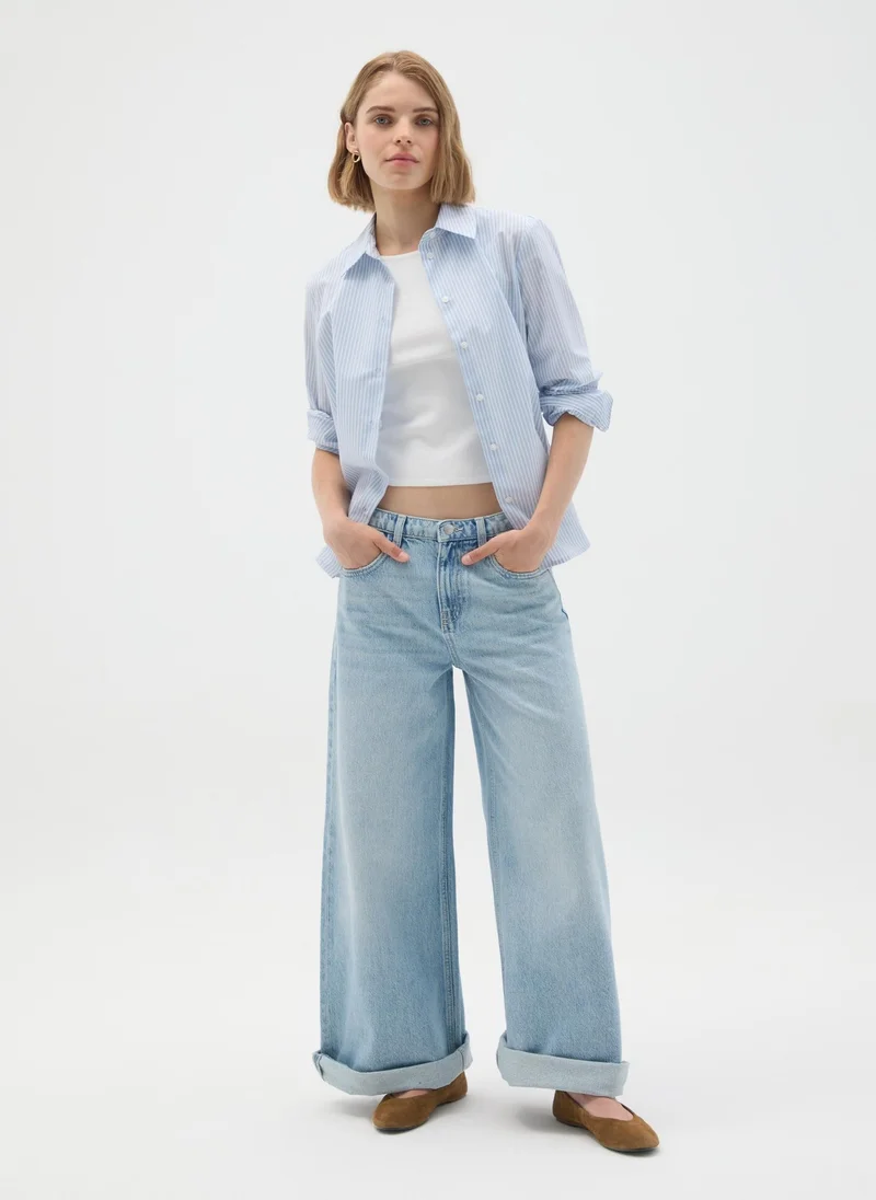 او في اس قميص بقصة ضيقة من مزيج القطن متعدد الألوان