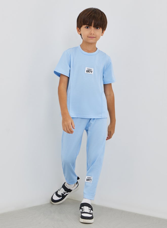 Styli Boys Blue Solid Badge Detail T-Shirt and Joggers Set - Image 1