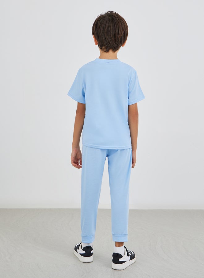 Styli Boys Blue Solid Badge Detail T-Shirt and Joggers Set - Image 4