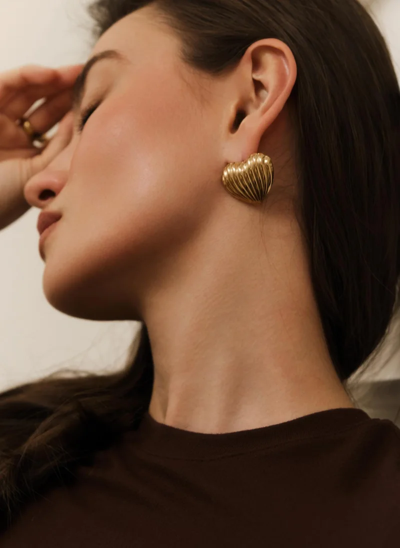 ليتشي أقراط على شكل قلب مزخرف