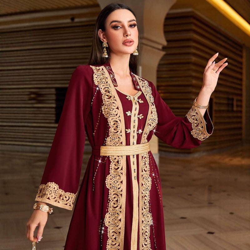فستان سهرة أنيق بدانتيل وكريستال بأكمام طويلة - Image 2