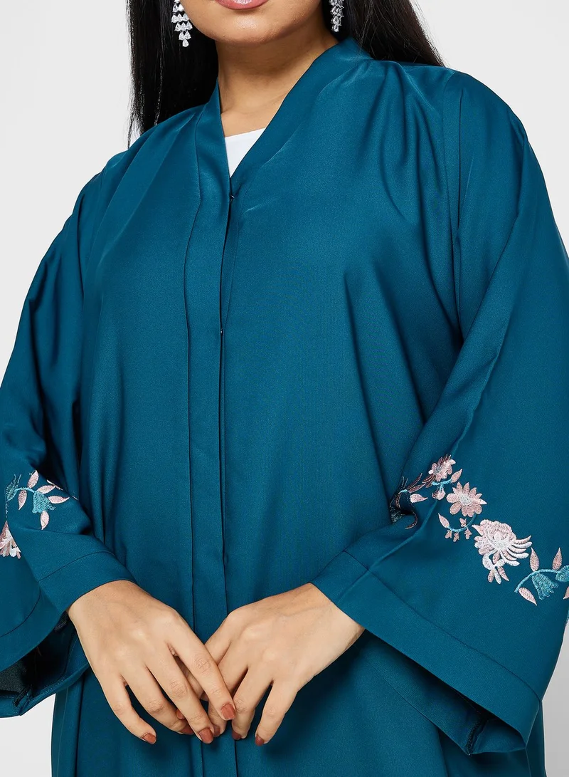Khizana Embroidered Detailed Abaya With Sheila