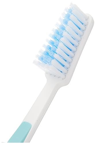 Aquafresh Toothbrush 3 Pack GSK015556 - Image 3