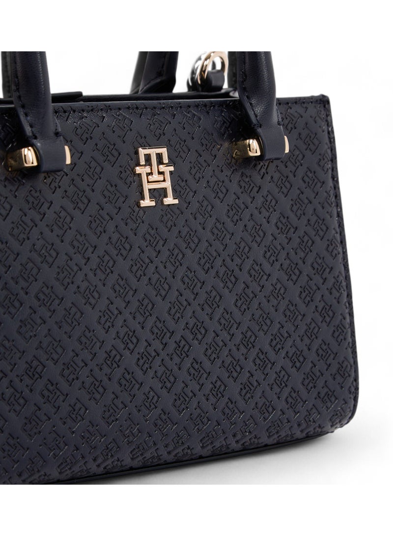 جس حقيبة كروس بودي قابلة للتحويل بشعار GUESS G James - جلد صناعي أسود مبطن مع حزام سلسلة - Image 4