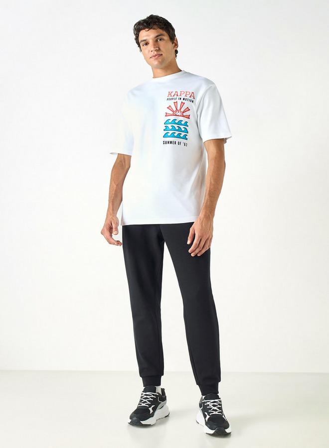 كابا تيشيرت بطبعات جرافيك بياقة ضيّقة وأكمام قصيرة من كابا - Image 2