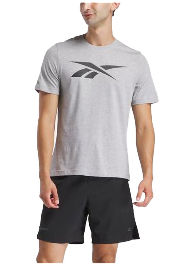 Reebok تي شيرت برسومات متجهية من سلسلة الرسوم البيانية  - Image 1