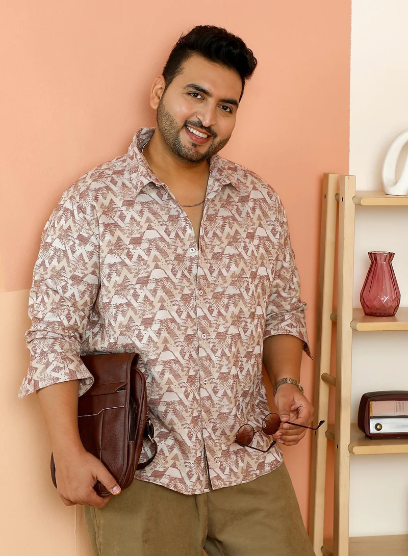 انستافاب بلس قميص رجالي بنقوش تجريدية متدرجة بلون بني موكا من إنستافاب بلس للملابس الكاجوال بياقة سبيد وأكمام طويلة بأزرار ومقاس كبير بتصميم مريح للاستخدام اليومي
