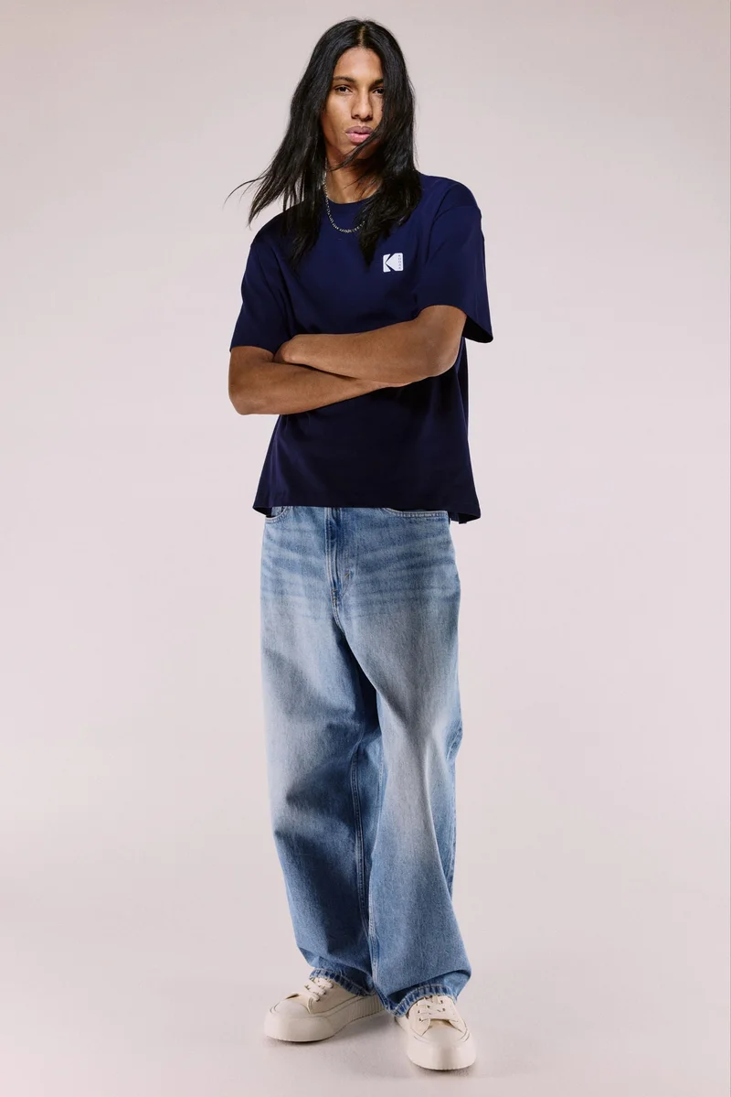 اتش اند ام تي-شيرت مطبوع بتصميم فضفاض