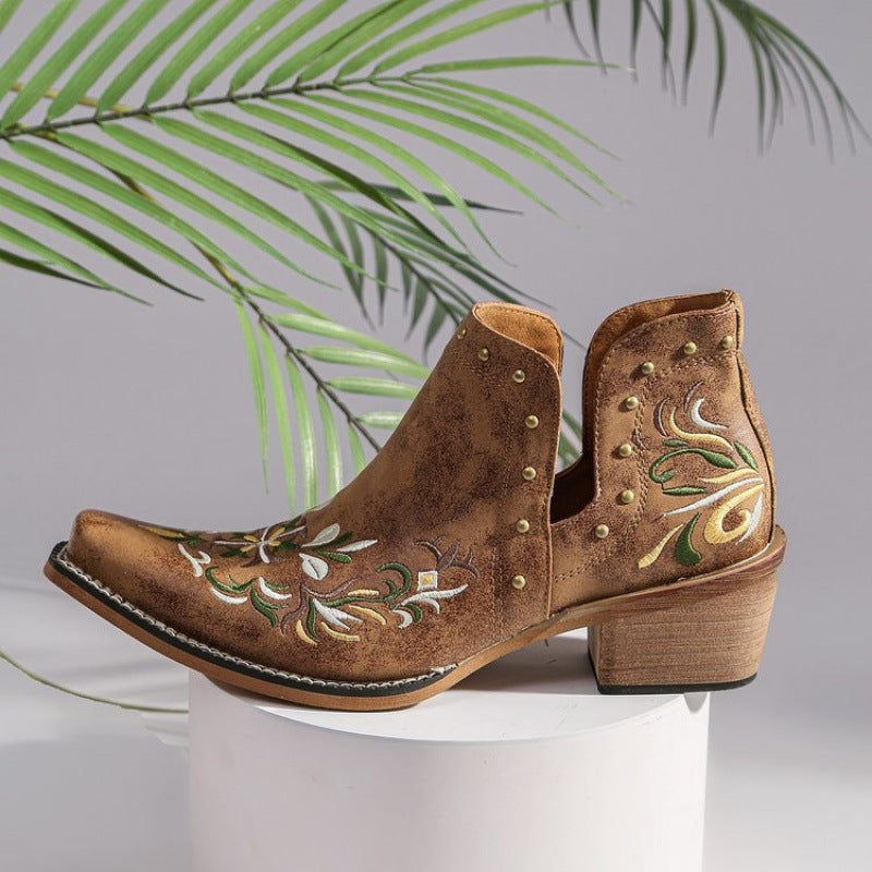 Large Size Short Boots 2026 Fashionable Embroidered Round-Toe Chelsea Style Chunky Heel Martin Boots For Women - Image 3