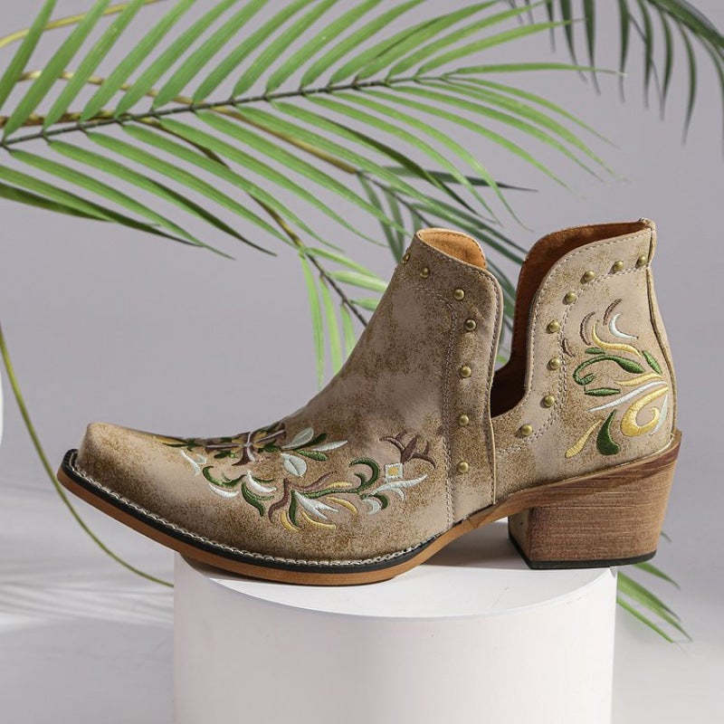 Large Size Short Boots 2026 Fashionable Embroidered Round-Toe Chelsea Style Chunky Heel Martin Boots For Women - Image 1