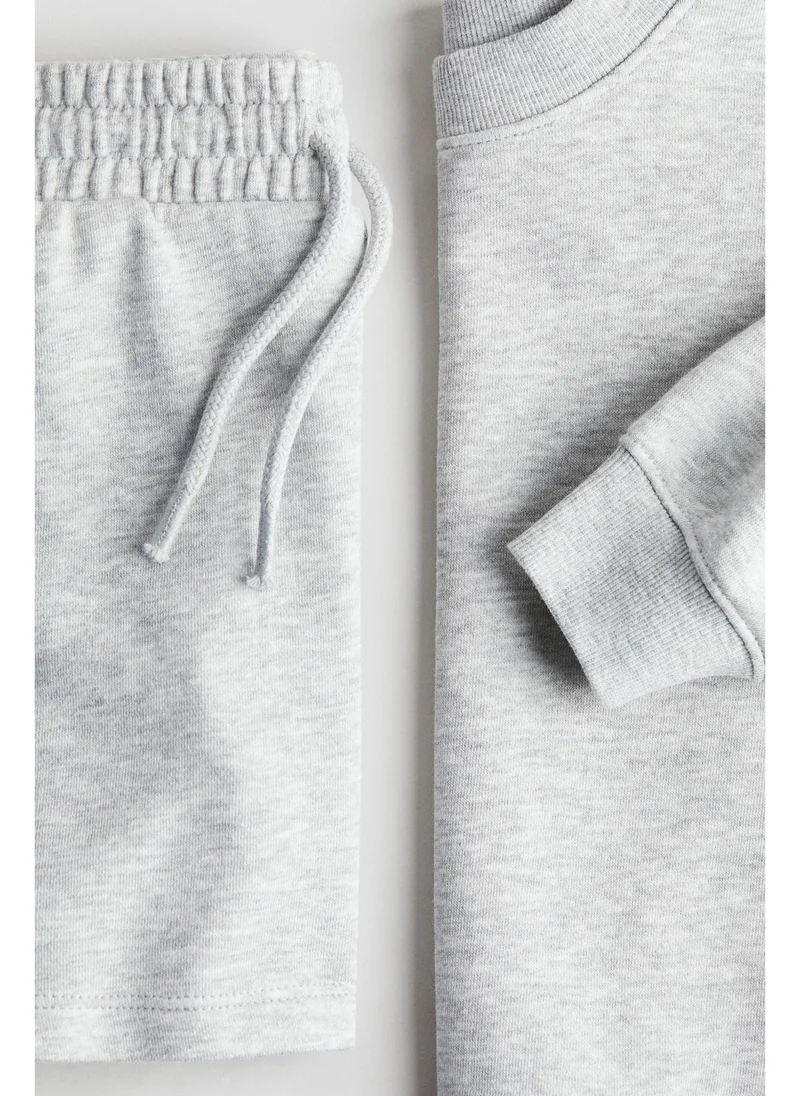 اتش اند ام 2-piece sweatshirt and shorts set