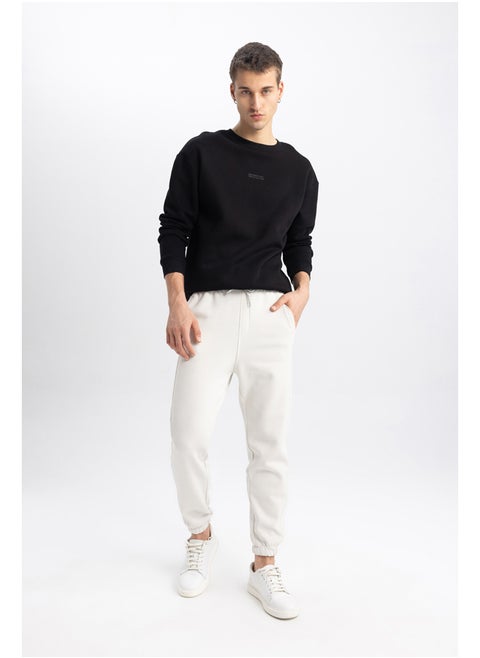 Man Regular Fit Knitted Trousers