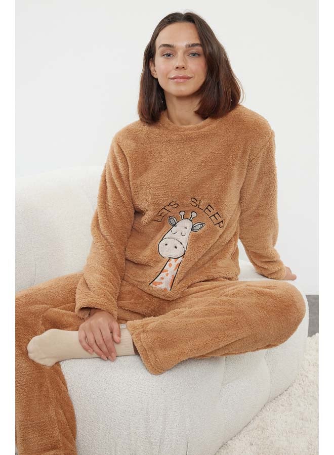 trendyol Light Brown Animal Embroidered Wellsoft Winter Knitted Pajama Set THMAW25PT00089  - Image 2