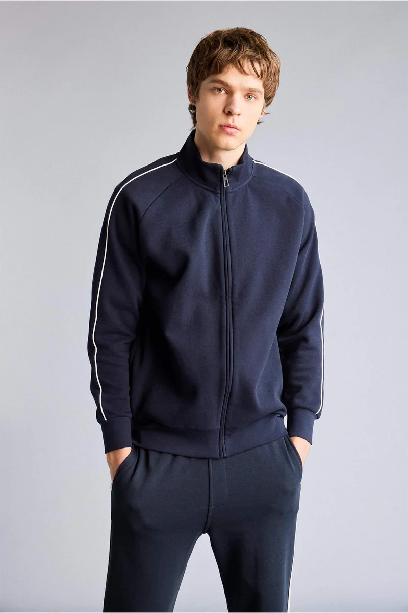 ديفاكتو Boxy Fit High Neck Cardigan