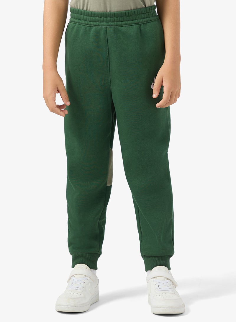 نايكي طقم تي شيرت وبنطلون أطفال من الفليس بأكمام قصيرة - Image 4